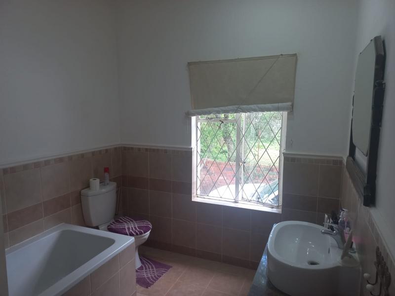 To Let 4 Bedroom Property for Rent in Oatlands Eastern Cape